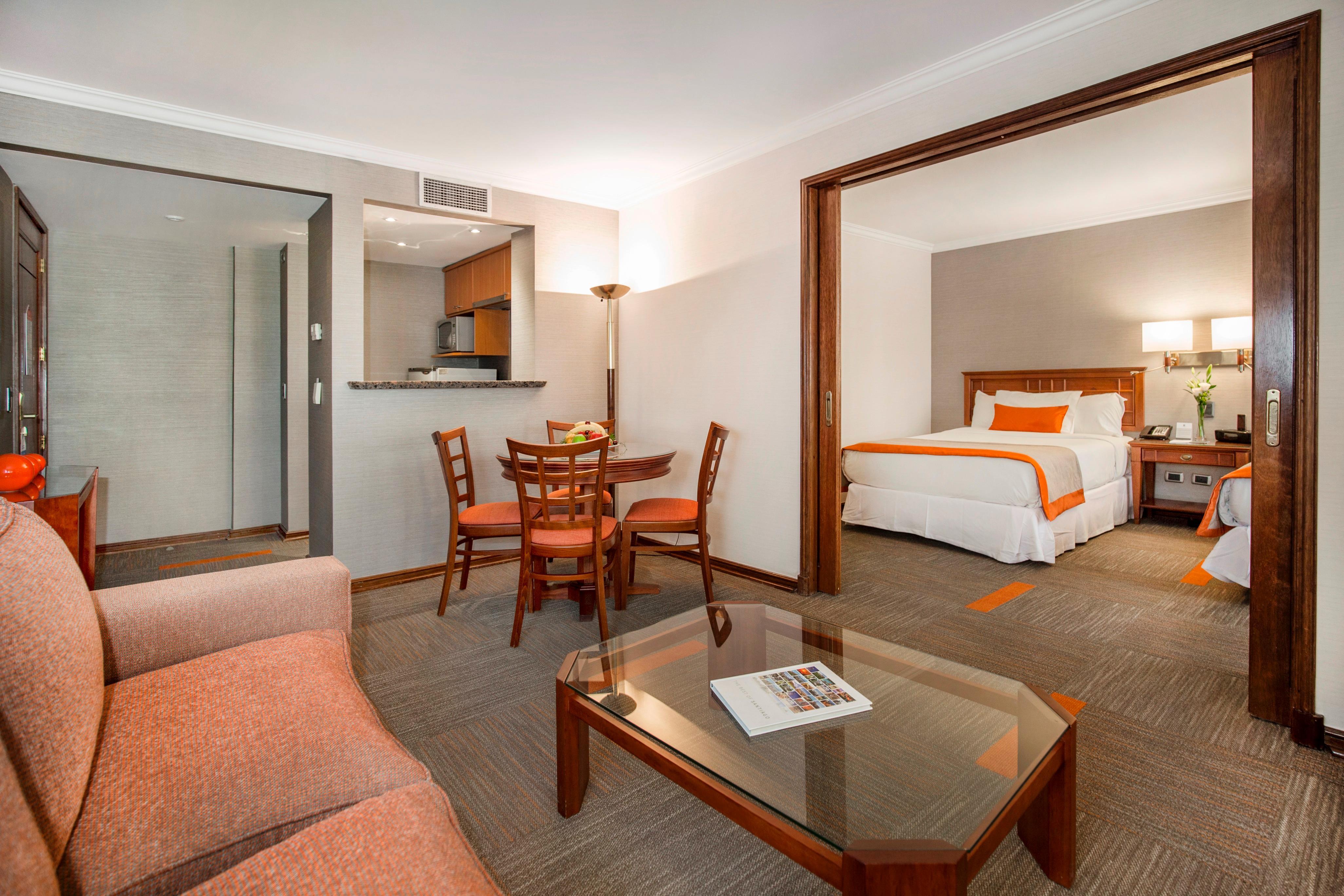 Plaza El Bosque Ebro Hotel Santiago Exterior foto Suite