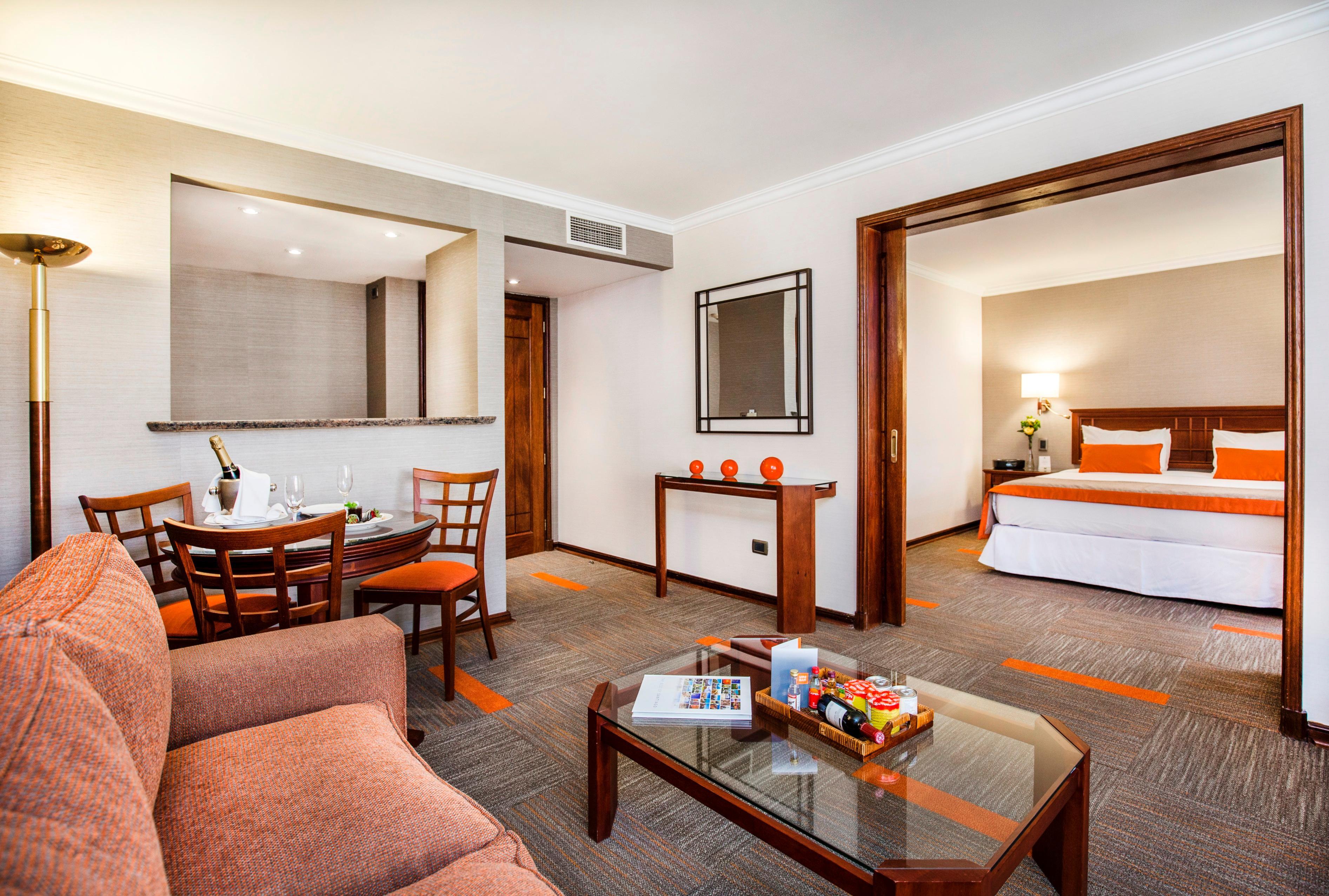 Plaza El Bosque Ebro Hotel Santiago Exterior foto Suite
