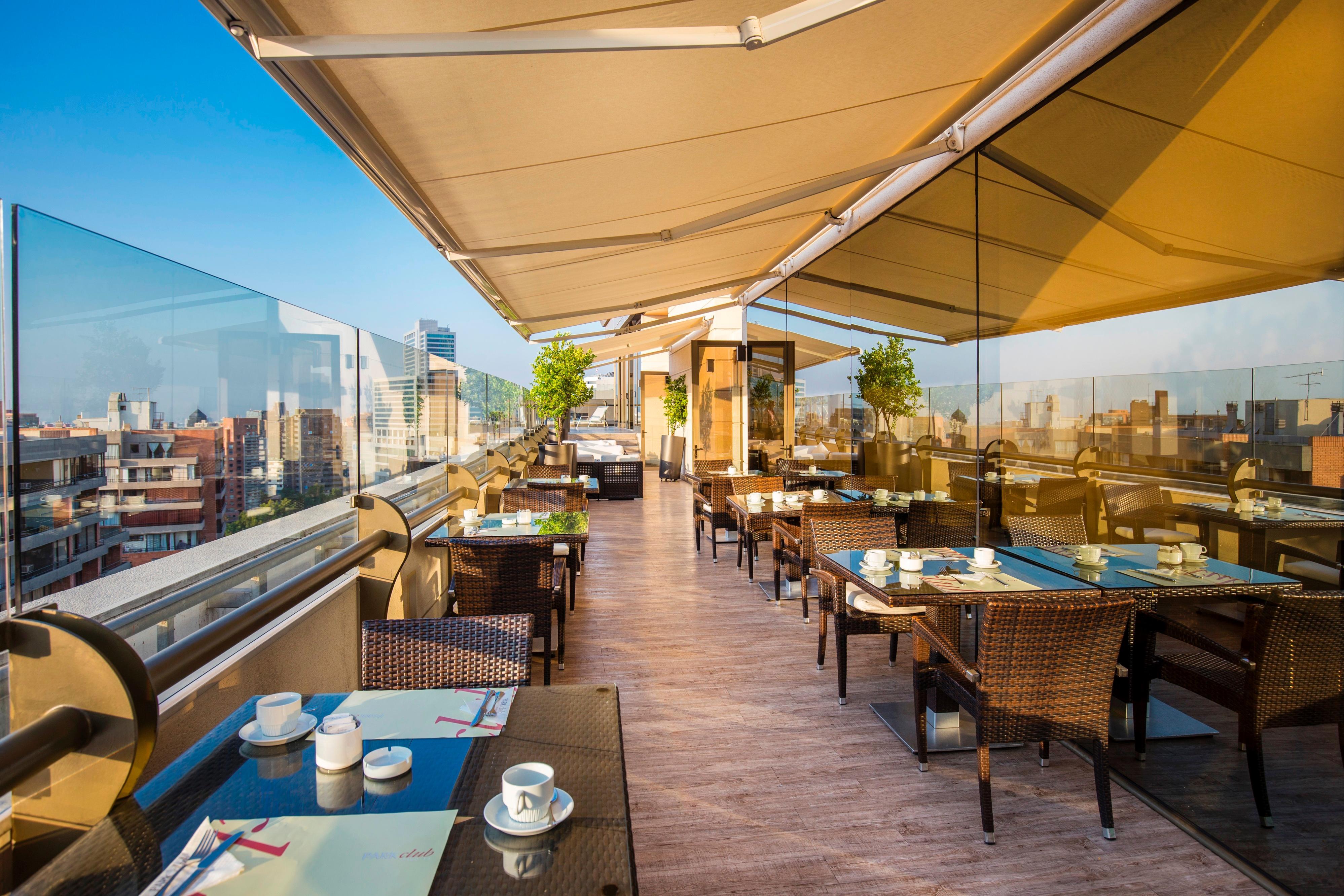 Plaza El Bosque Ebro Hotel Santiago Exterior foto Skyline Bar