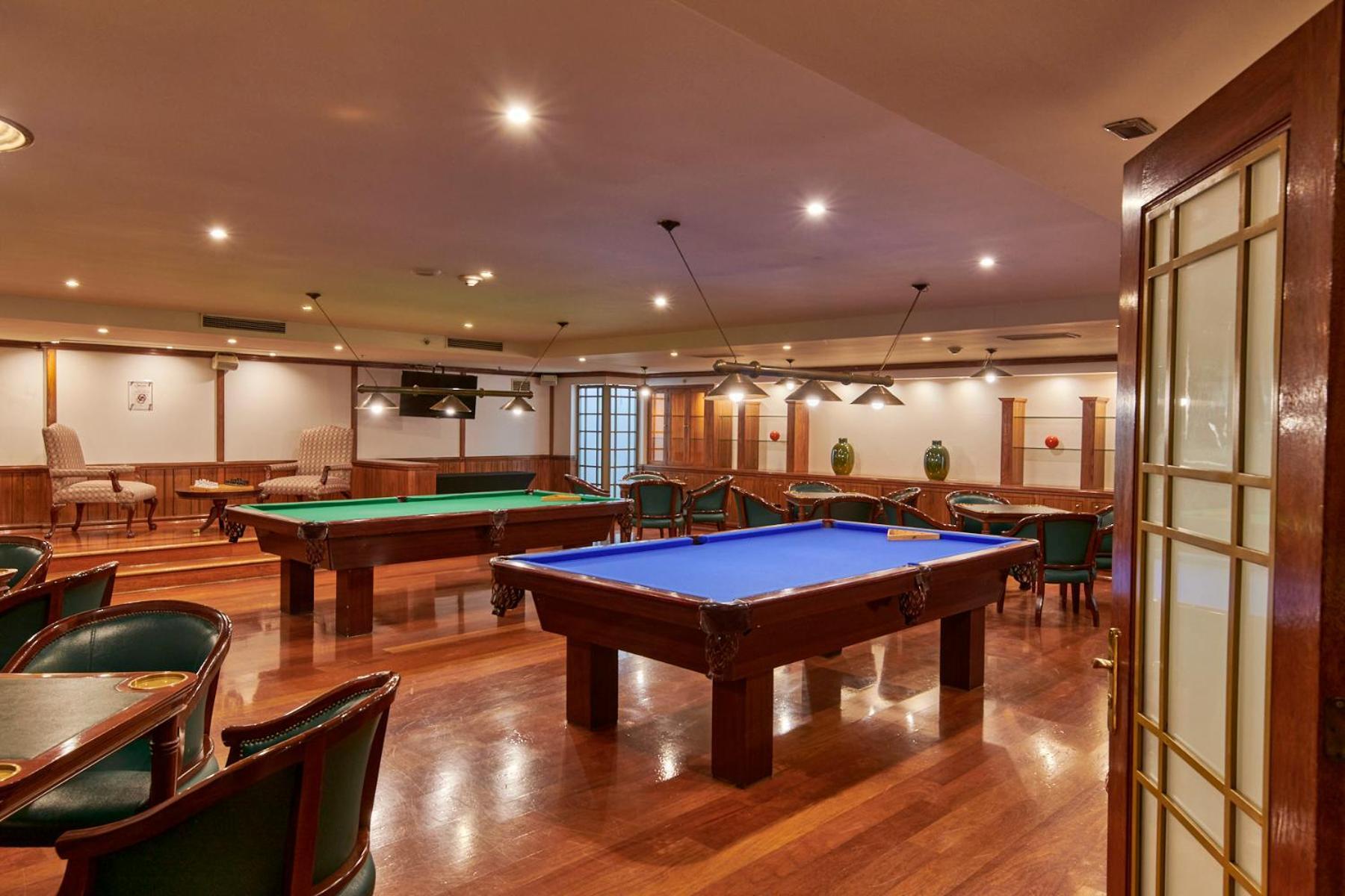 Plaza El Bosque Ebro Hotel Santiago Exterior foto The Billiard Room