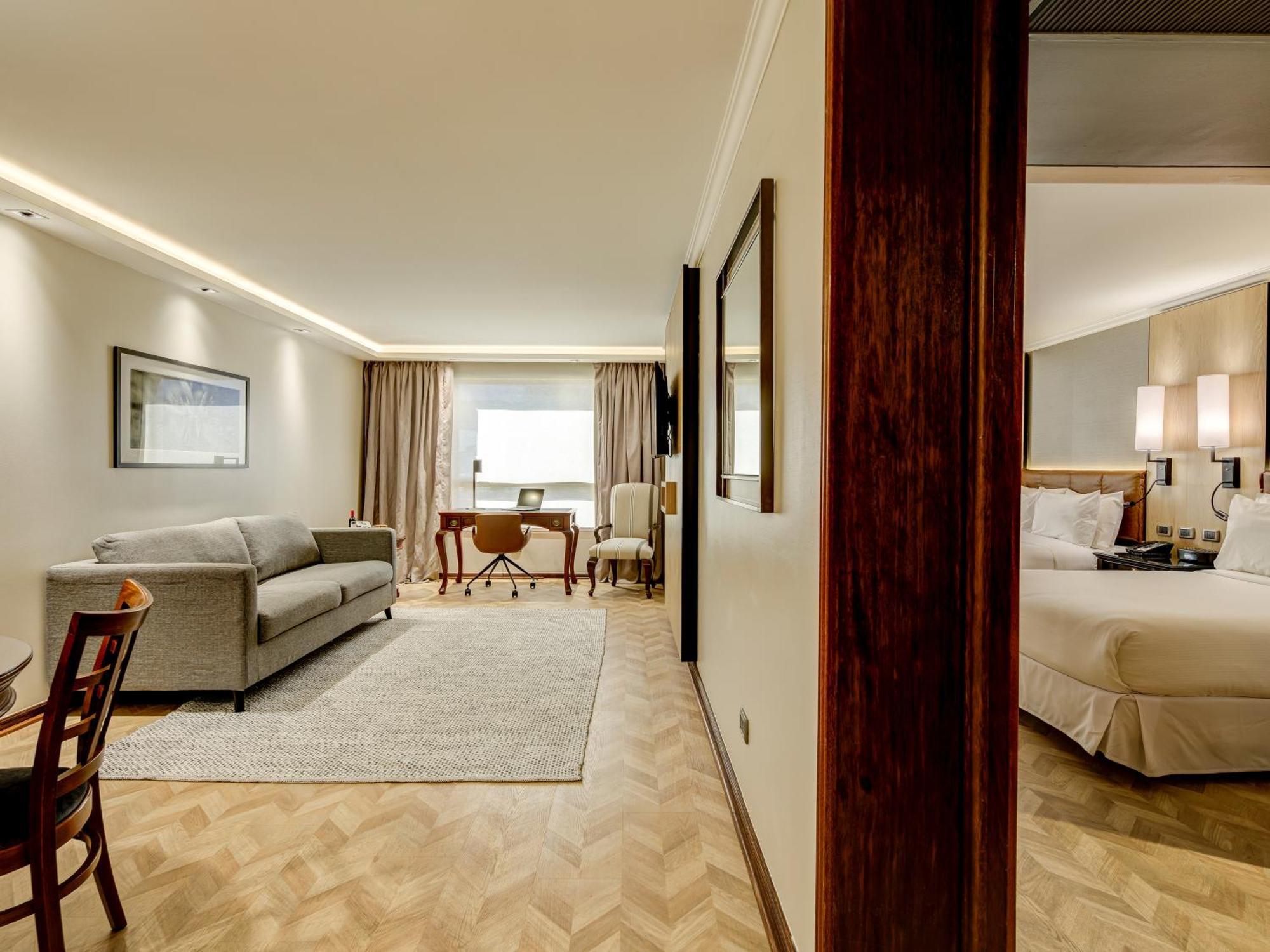 Plaza El Bosque Ebro Hotel Santiago Exterior foto A suite at the hotel