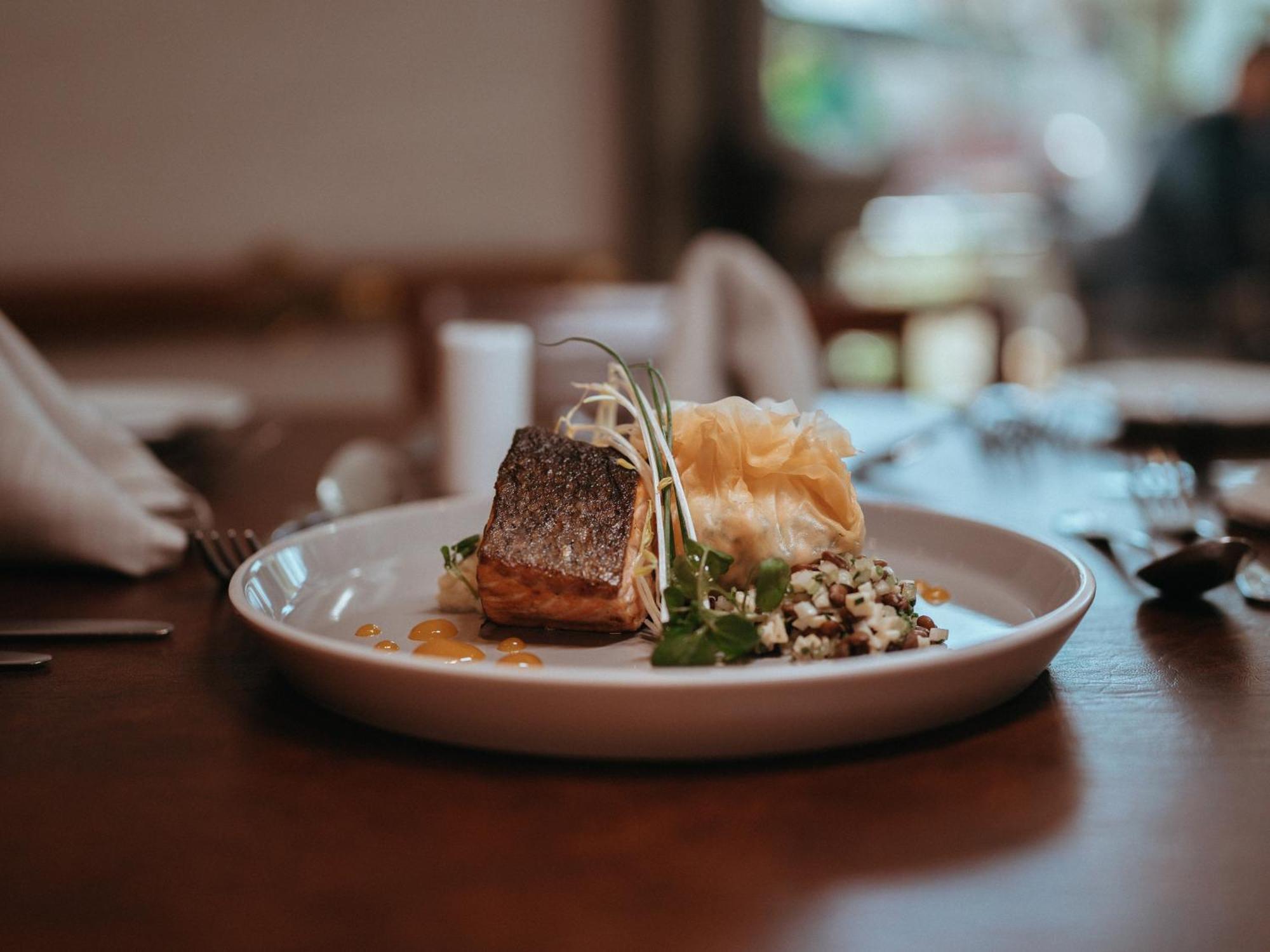 Plaza El Bosque Ebro Hotel Santiago Exterior foto A plate of food