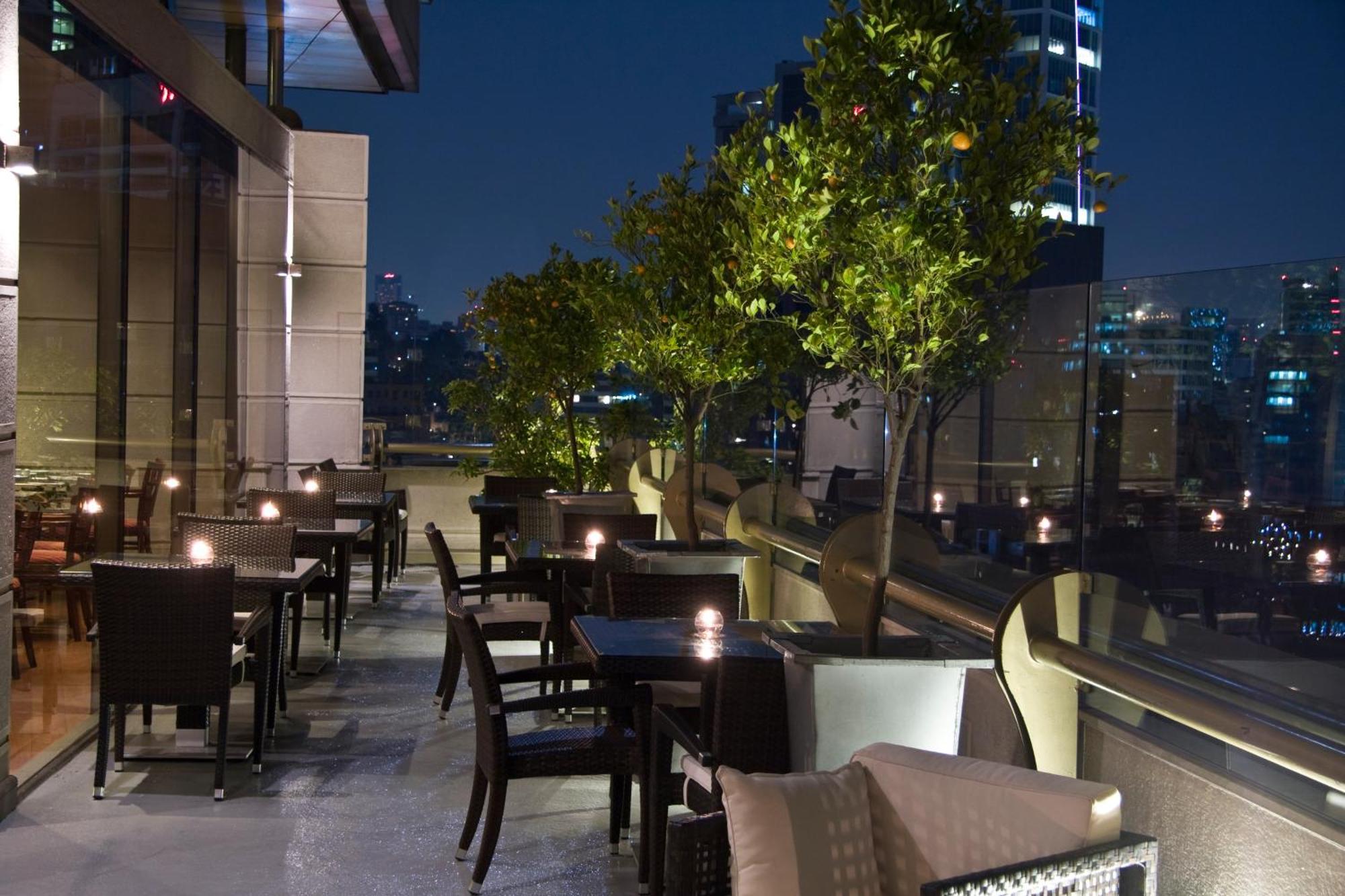 Plaza El Bosque Ebro Hotel Santiago Exterior foto The Terrace