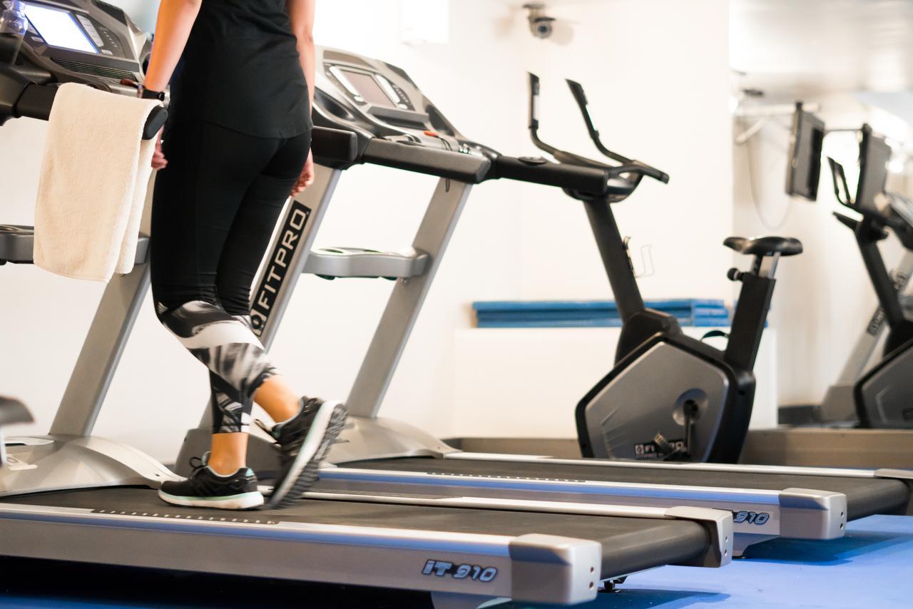 Plaza El Bosque Ebro Hotel Santiago Exterior foto A treadmill